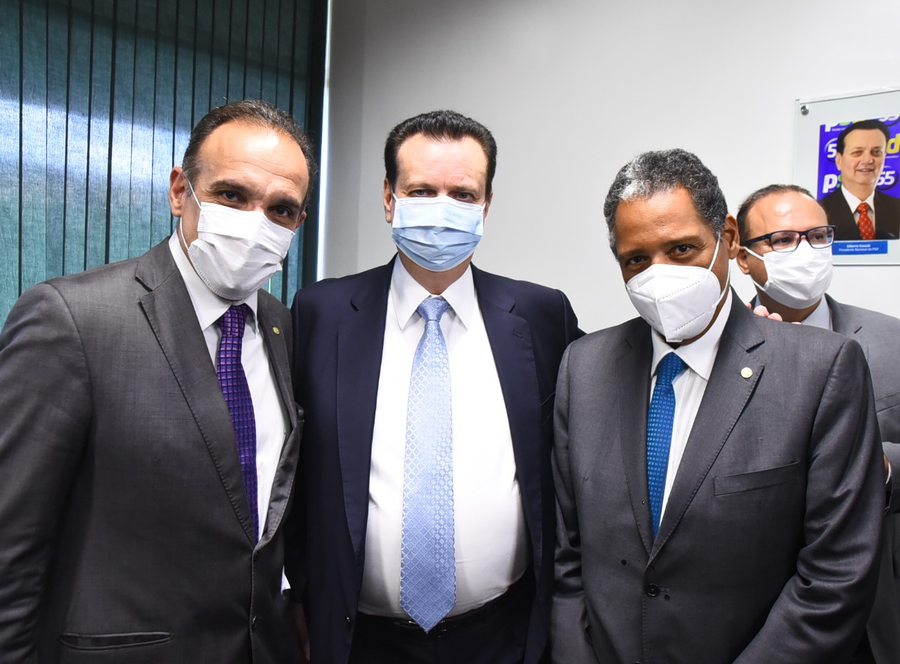 Hugo Leal e Gilberto Kassab comemoram fundação do PSD na Câmara dos Deputados