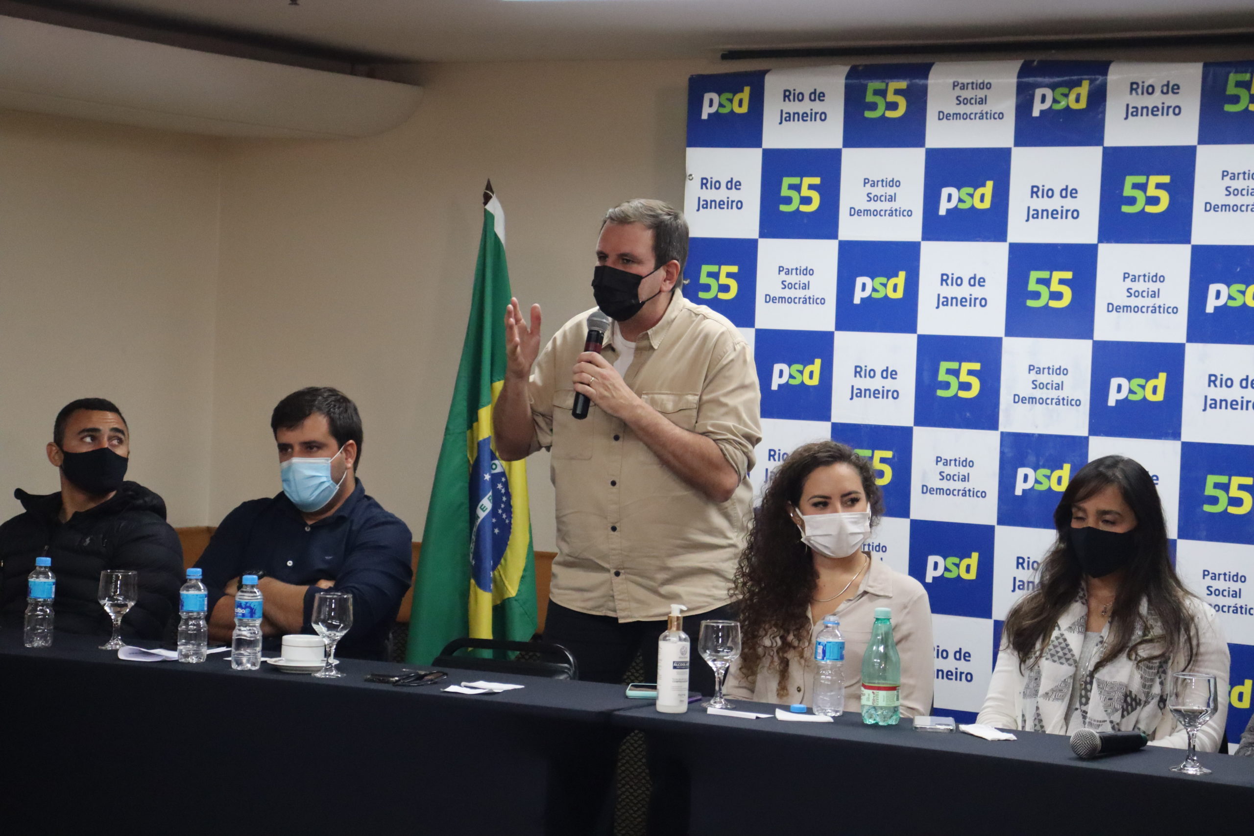 Prefeito Eduardo Paes se encontra com pré-candidatas no Rio.
